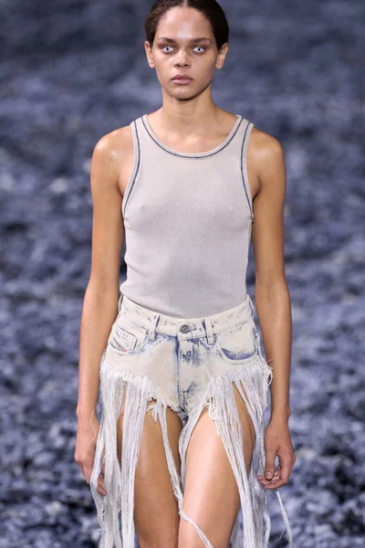 Look 3